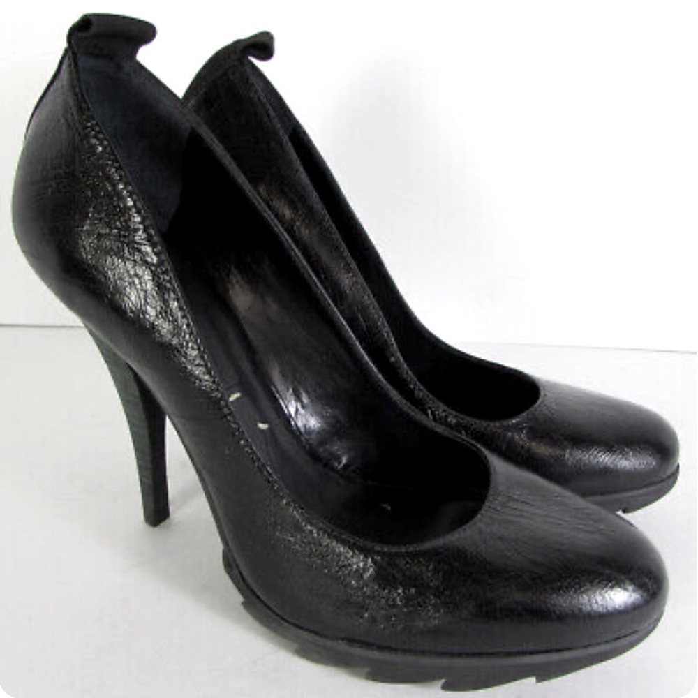 BCBG Max Azria | Black leather Pump | size 6.5